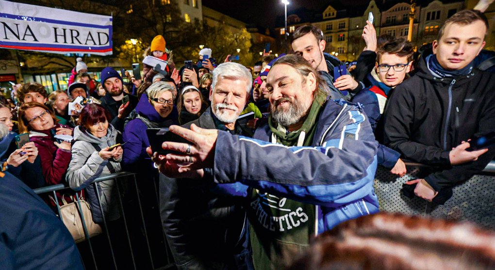 Češi nedůvěřují téměř žádnému politikovi. Nešlo by to lépe bez nich?