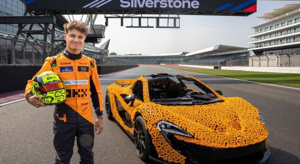 Lando Norris testuje unikátní McLaren P1 ze stavebnice LEGO na Silverstonu