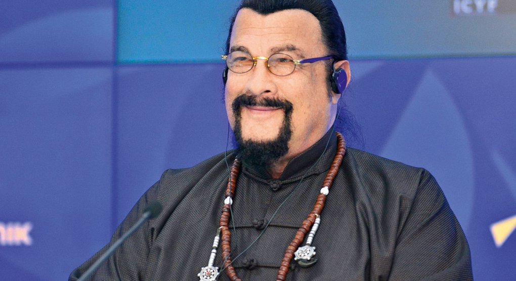 Steven Seagal: muž s cejchem užitečného idiota