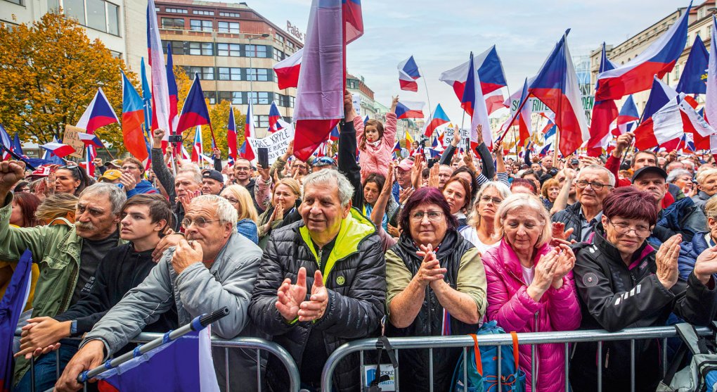 Tajuplné demonstrace. Část pořadatelů nechce zveřejnit náklady