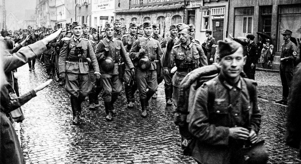 Ve dvou uniformách. Jak Češi bojovali za hitlerovské Německo