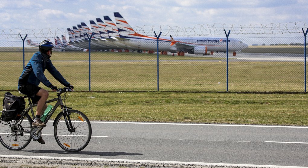 Aerolinky odepsal i Buffett. Státy chystají obří pomoc