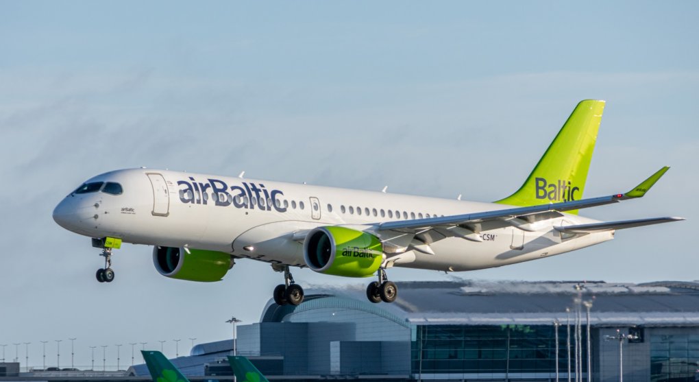 Nové stroje a peníze od vlády. Air Baltic ukazuje, jak přežít