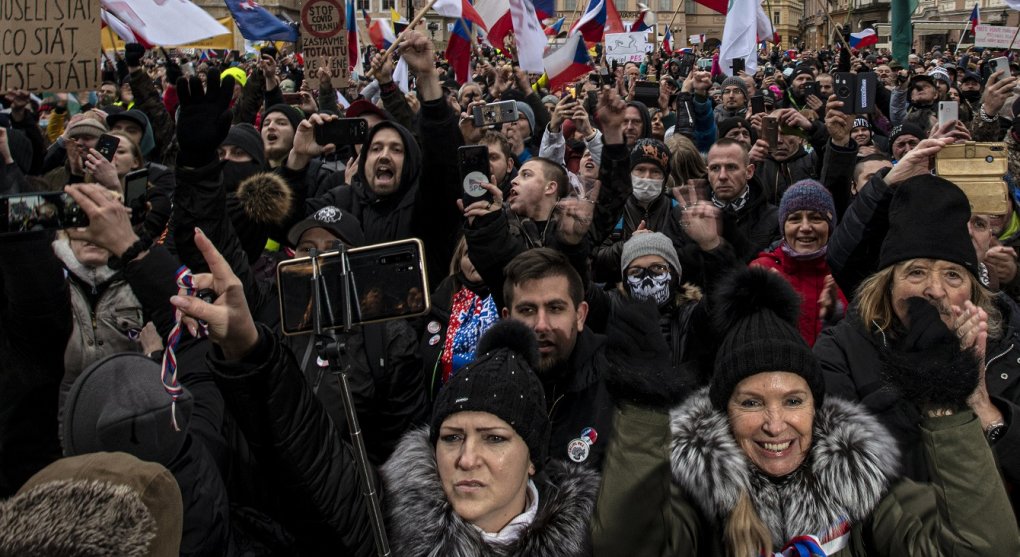 Otevřeli Česko? Protestů proti vládním opatřením bude přibývat