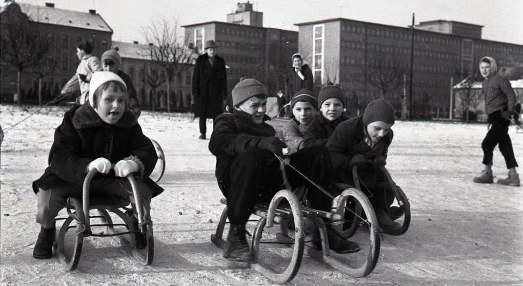 Vzhůru dolů aneb Historie sáňkování v Čechách