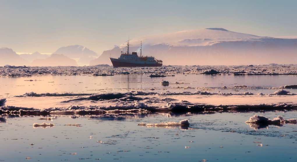 Rusové našli v Antarktidě obří zásoby ropy. Začne boj o prolomení zákazu těžby?