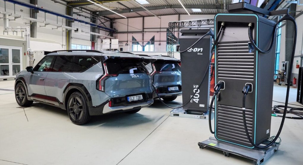 Minus 35 stupňů Celsia. Podívejte se dovnitř nejmodernější zkušební laboratoře pro elektromobilitu