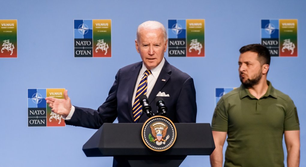 Biden chce na poslední chvíli poslat zbraně na Ukrajinu za miliardy dolarů