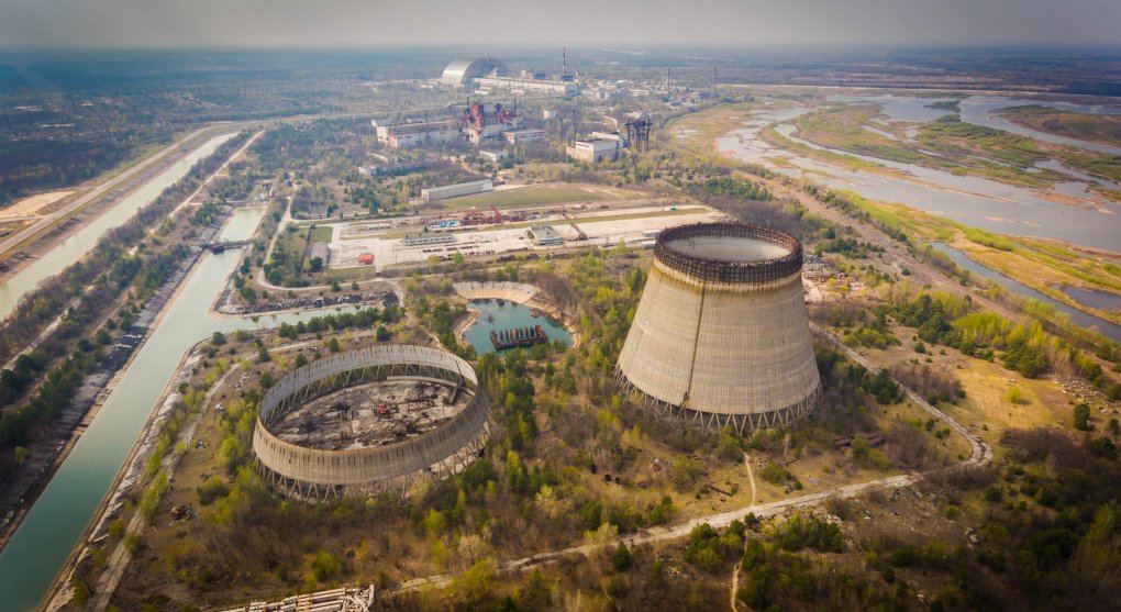 Další riziko pro Černobyl. Kolem elektrárny hoří lesy