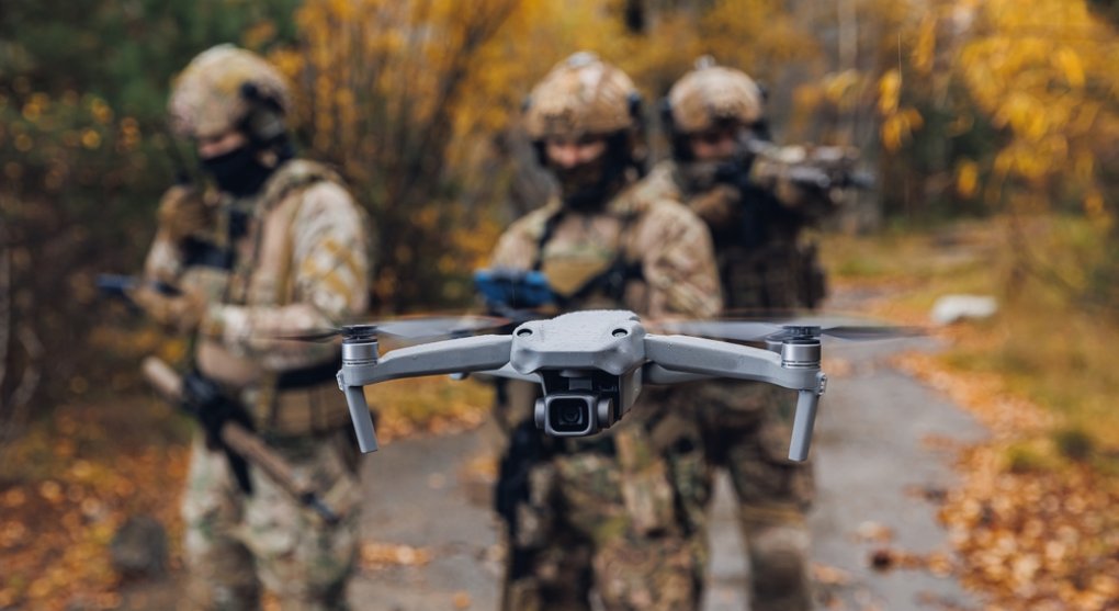 Malé bojové drony jsou už ve válce minulostí, tvrdí šéf francouzské armády