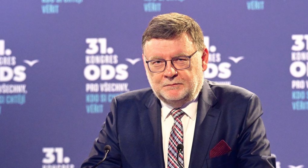 Komentář: Obří schodek rozpočtu 2025? Úroky z dluhu budou chybět na rozvoj