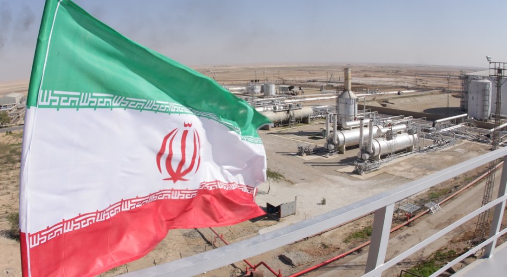 Nejistota na trhu s ropou. Cena roste kvůli smrti íránského prezidenta
