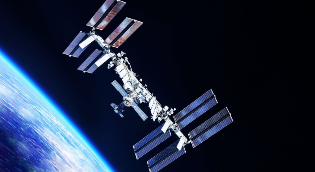 ISS shoří v atmosféře. Loď, která ji sundá z orbity, dodá SpaceX Elona Muska