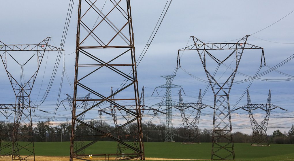 Už příští rok ušetříme za elektřinu i plyn. Velké firmy zaplatí víc za zelenou energii