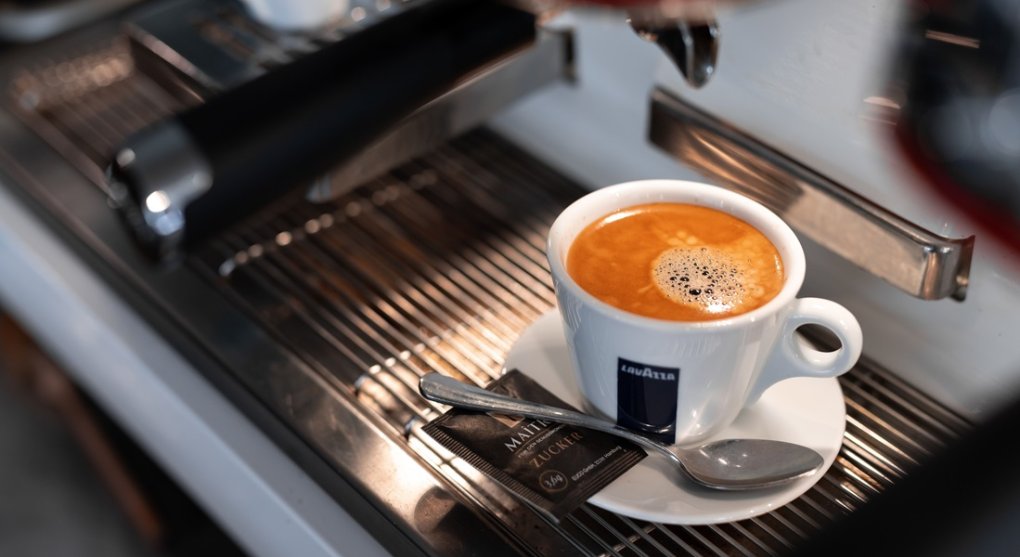 Káva bude dál zdražovat. I kvůli Bruselu, varuje majitel italské firmy Lavazza