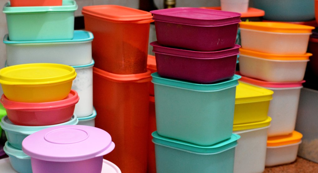 Krachující Tupperware získává dočasný přístup k financím na výplaty