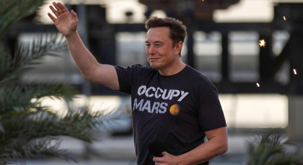 Elon Musk dostane bilionovou odměnu, schválili akcionáři Tesly. Jde o rekord mezi šéfy v USA