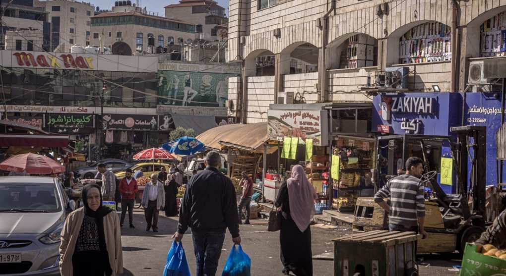 Palestinci hromadí hotovost. Sedí až na miliardě dolarů, bankovní transakce jsou omezeny