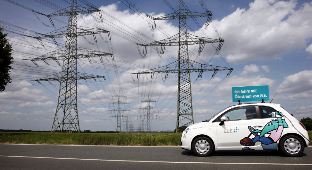 Německo tlačí na elektromobilitu. Benzin má skončit dřív