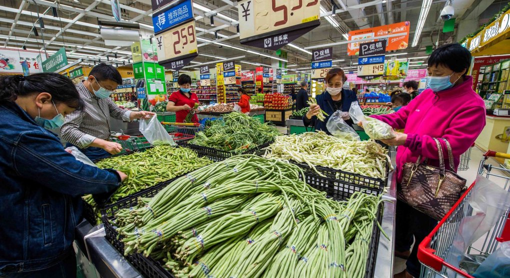 Tři hrozby pro čínskou ekonomiku. Pomoci může hongkongský model