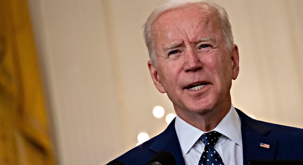 Biden věří americké vědě. Chce do ní investovat až 250 miliard dolarů