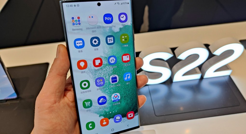 Zaplatili, ale telefony zatím nedostali. Samsung se čekatelům omlouvá