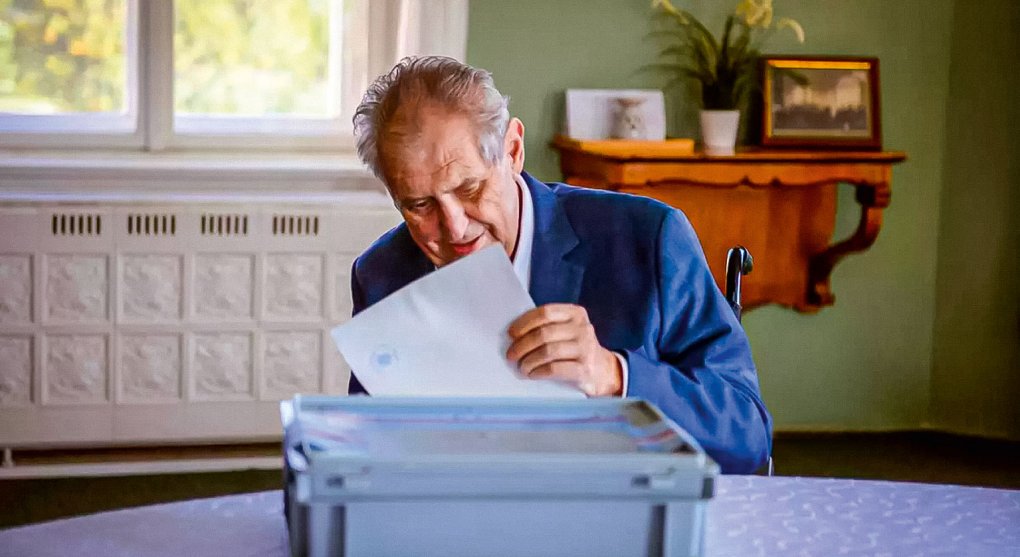 Zeman není schopen práce. Politici řeší převod jeho pravomocí