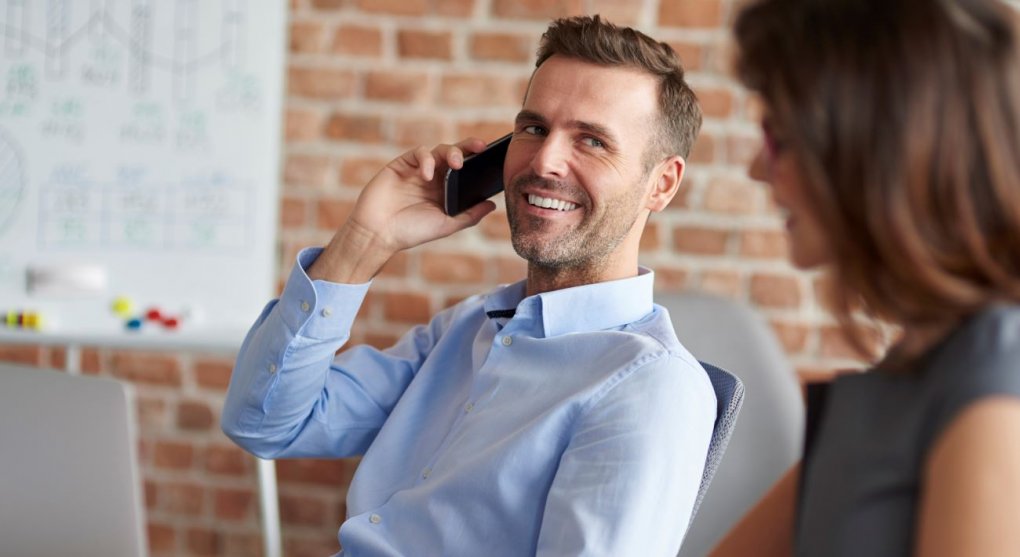 Jak na efektivní služební volání? Zjistěte jak vybrat pracovní telefon