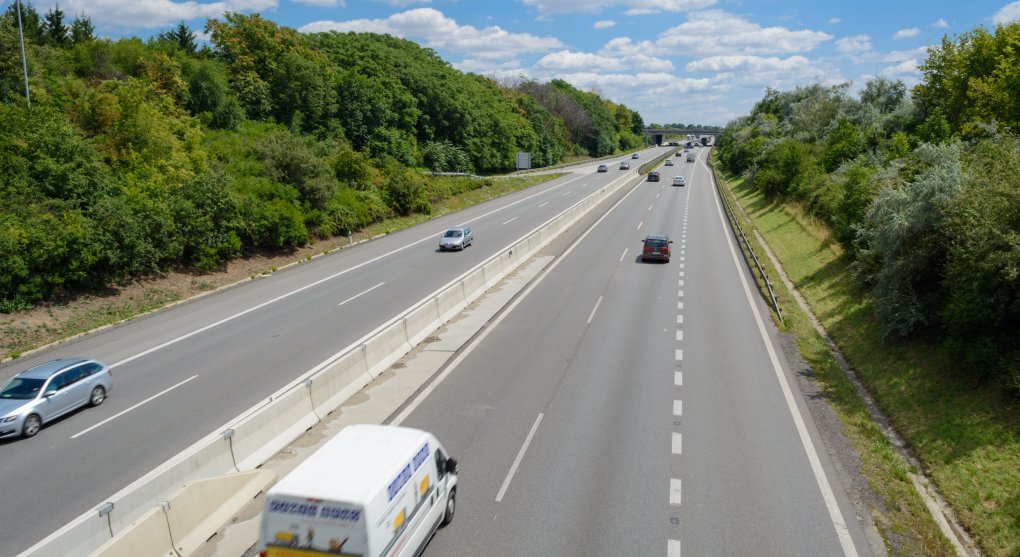 Konec polského snu o D11? Úřad zrušil vítězství Budimexu, ŘSD může dát šanci českým firmám