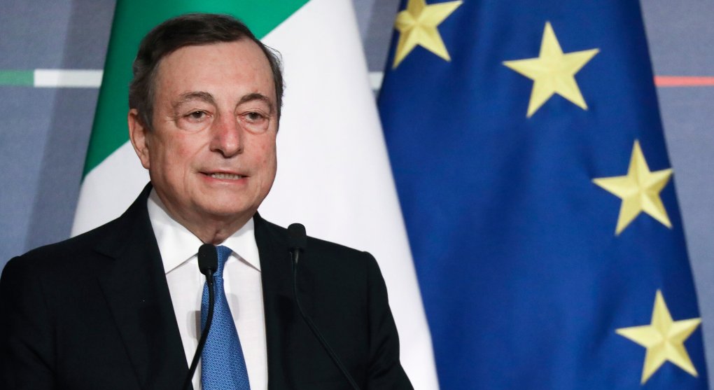 EU musí investovat alespoň 500 miliard eur za rok, aby dohnala USA. Zaostáváme, varuje Draghi