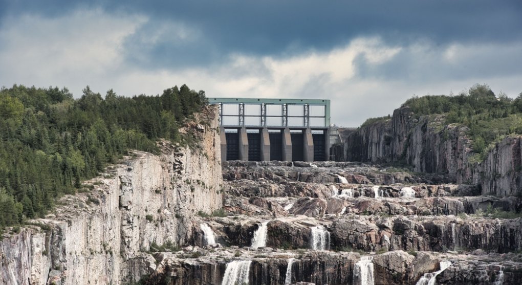 Kanada je na suchu. Extrémní počasí vysává její vodní elektrárny, energii musí dovážet z USA