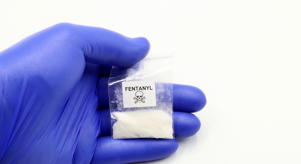 Čína a USA spojují síly v boji proti fentanylu