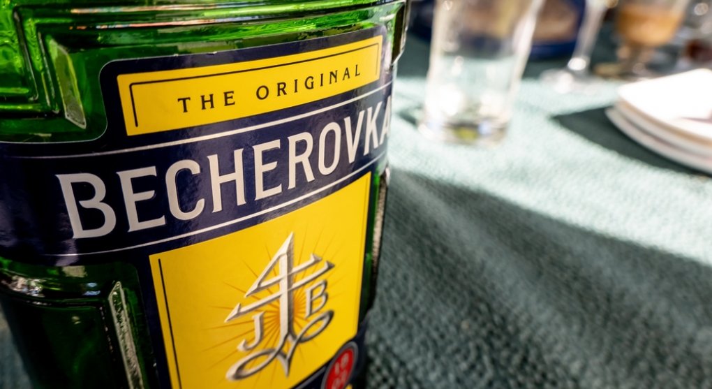 Karlovarská Becherovka mění majitele, kupuje ji polská skupina Maspex