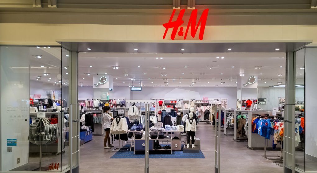 H&M snižuje marže a zvyšuje slevy v reakci na slabý růst tržeb