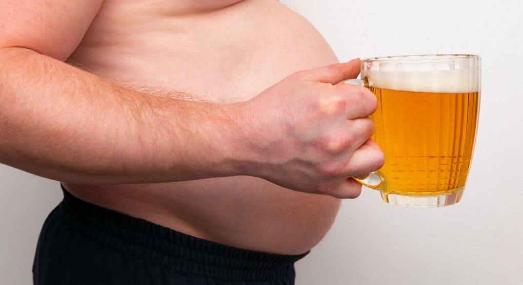 Komentář: Čechy ničí obezita a alkohol. Mají za zdravotní péči víc platit?