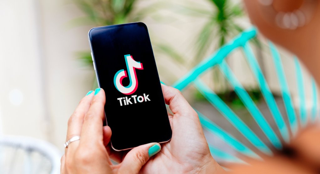 TikTok propouští stovky zaměstnanců, vsadí na umělou inteligenci