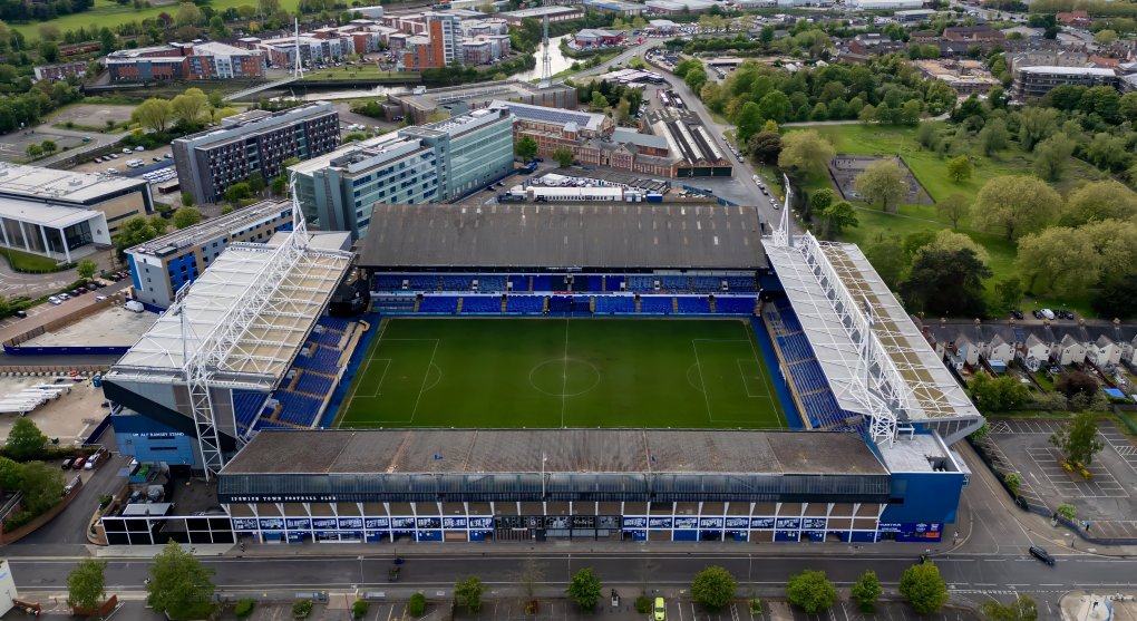 Avenue Capital investuje do fotbalového klubu Ipswich Town a míří do Premier League