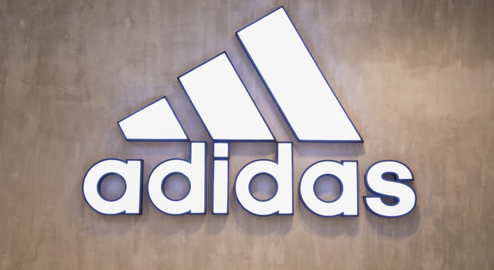 Pruhovaná válka: Adidas bojuje o ikonické pruhy