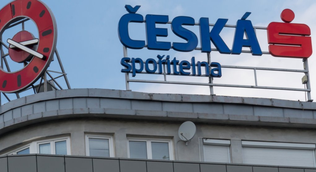 Čistý zisk České spořitelny klesl loni o 7,7 procenta na 18,6 miliardy korun