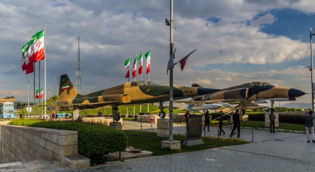 Zbrojní bazar mezi Kremlem a Teheránem kvete. Islámští radikálové chtějí od Putina stíhačky i jaderné technologie