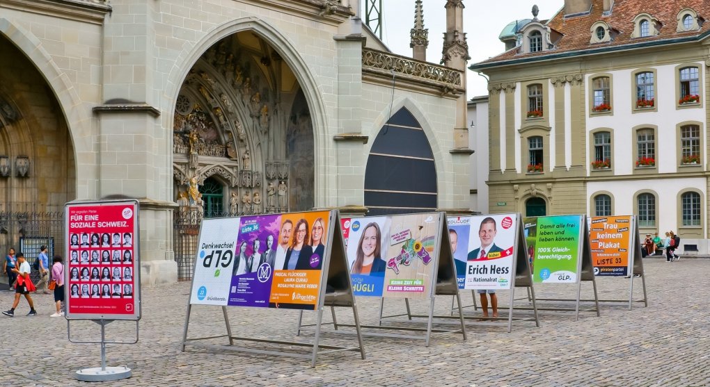 Nuda v Bernu. Volby ve švýcarsku provázel nezájem voličů