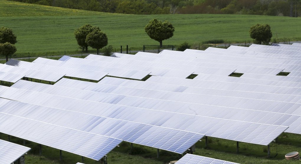 Stát si na solárníky najal advokáty z Havel & Partners