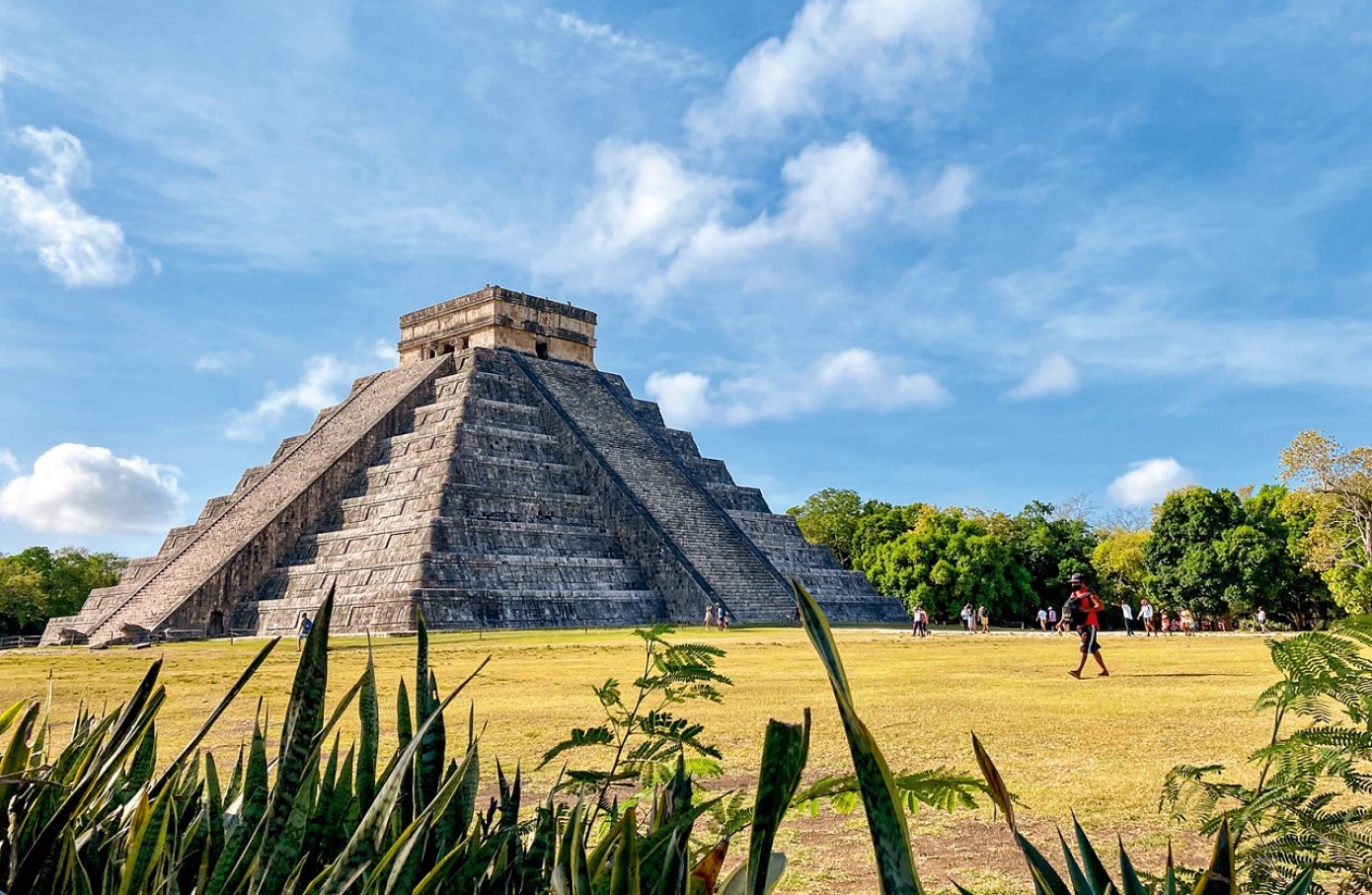 Zařazení na seznam novodobých sedmi divů světa přilákalo do Chichén Itzá masy turistů. Díky covidu davy trochu prořídly.